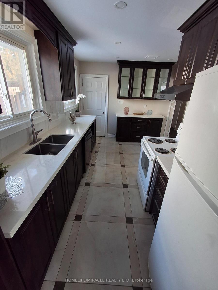 22 Graymar Road, Brampton, Ontario  L6S 1Z8 - Photo 5 - W12789712