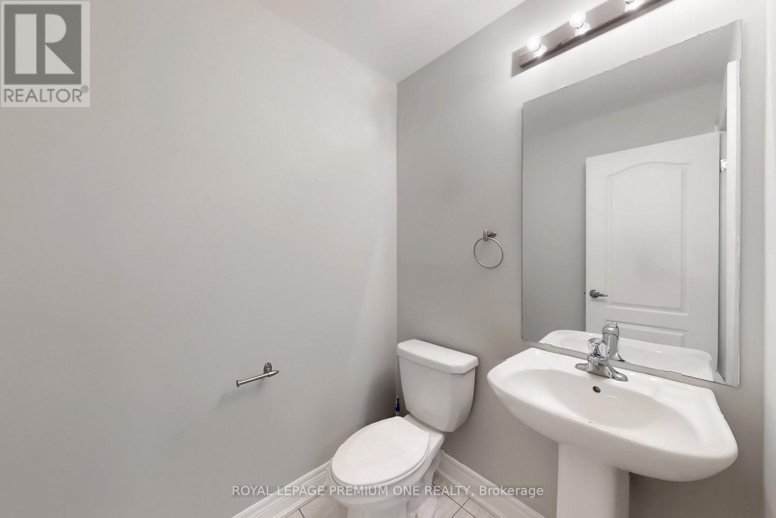 71 Dryden Way N, Toronto, Ontario  M9R 0B2 - Photo 10 - W12789720