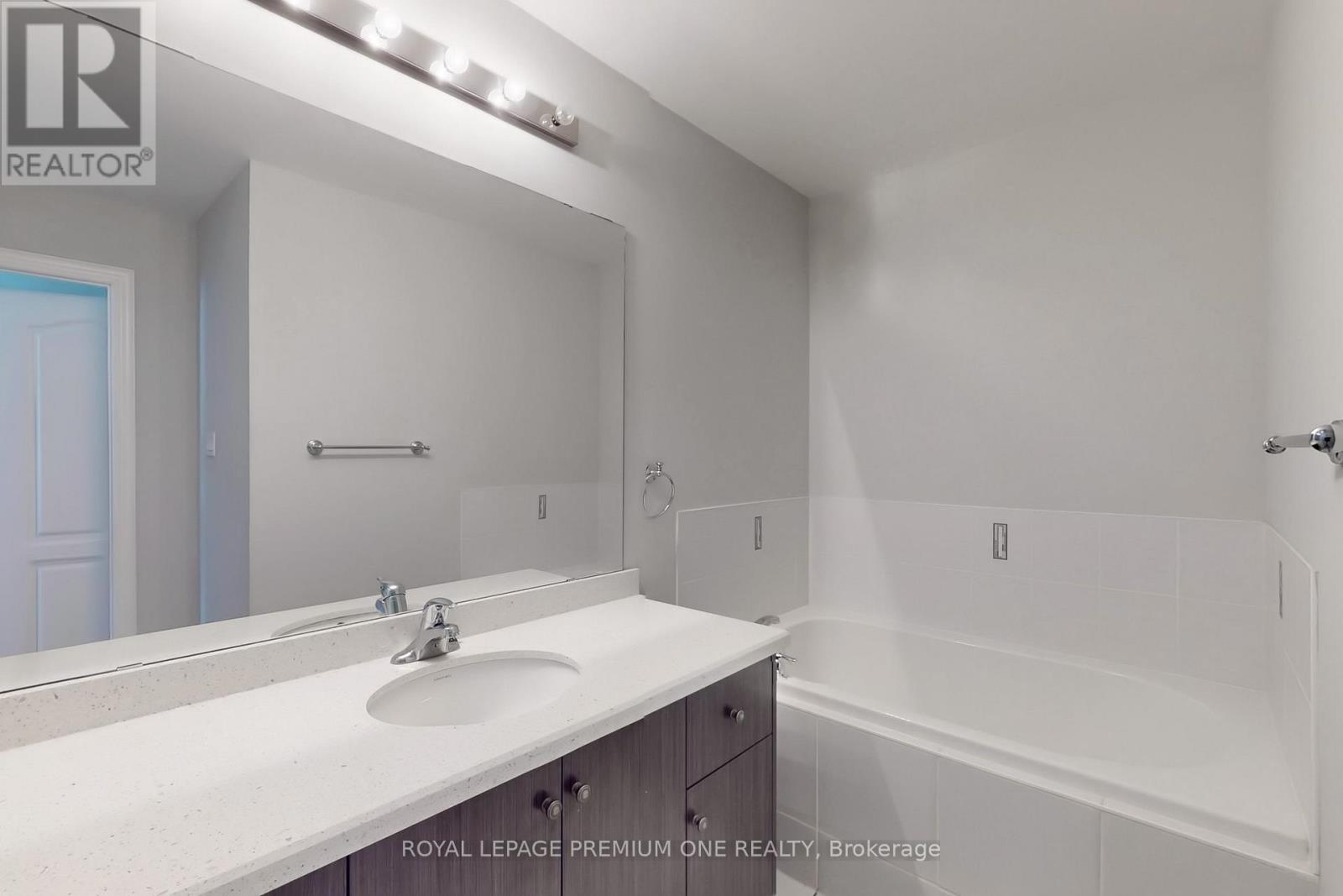 71 Dryden Way N, Toronto, Ontario  M9R 0B2 - Photo 12 - W12789720