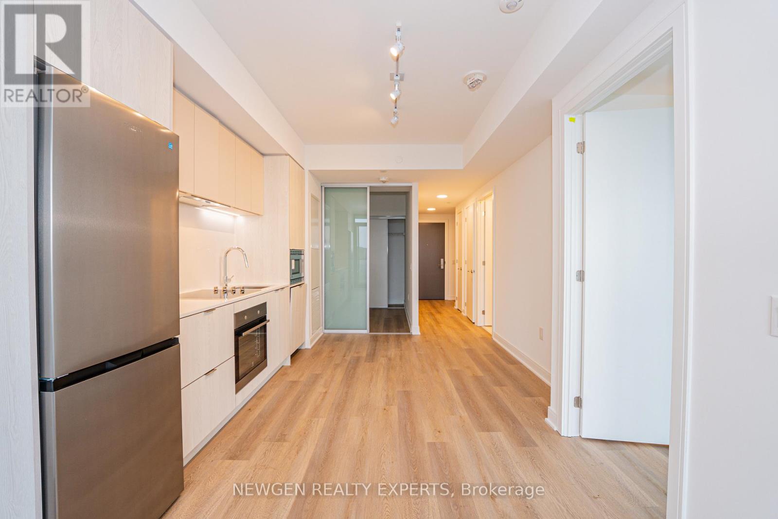 916 - 86 Dundas Street E, Mississauga, Ontario  L5A 1W4 - Photo 10 - W12788466