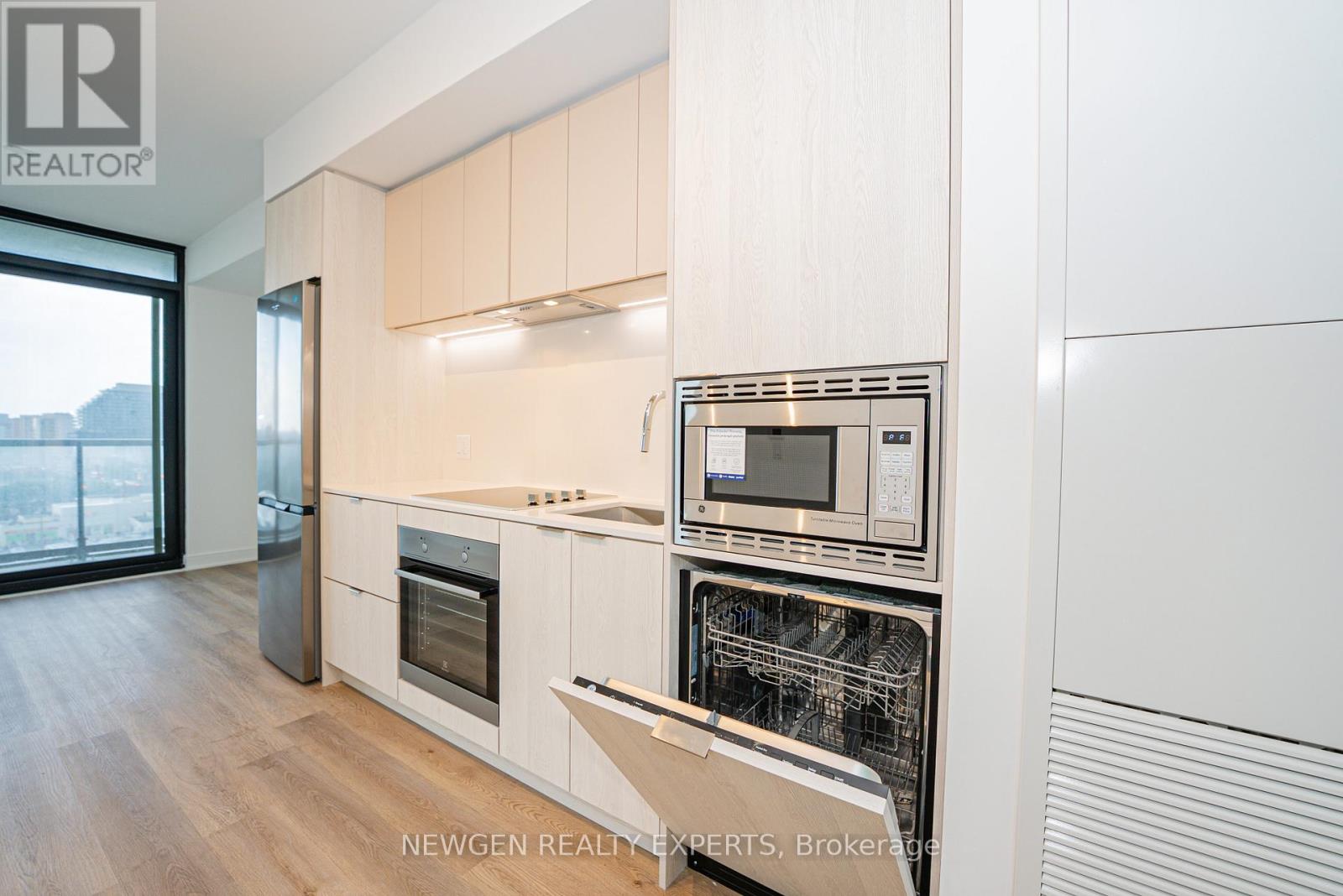 916 - 86 Dundas Street E, Mississauga, Ontario  L5A 1W4 - Photo 12 - W12788466