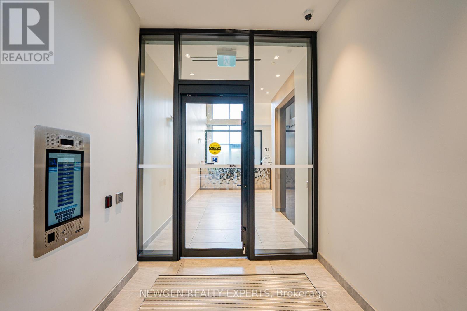 916 - 86 Dundas Street E, Mississauga, Ontario  L5A 1W4 - Photo 3 - W12788466