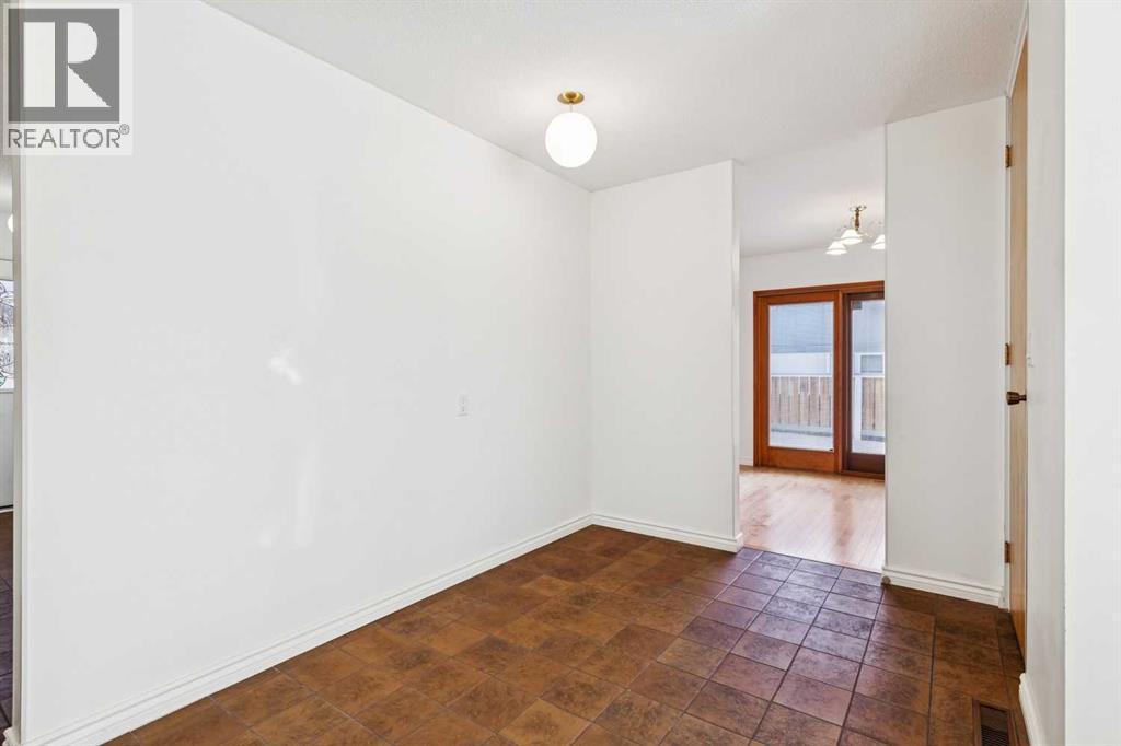 6407 Law Drive Sw, Calgary, Alberta  T3E 6A3 - Photo 10 - A2286432