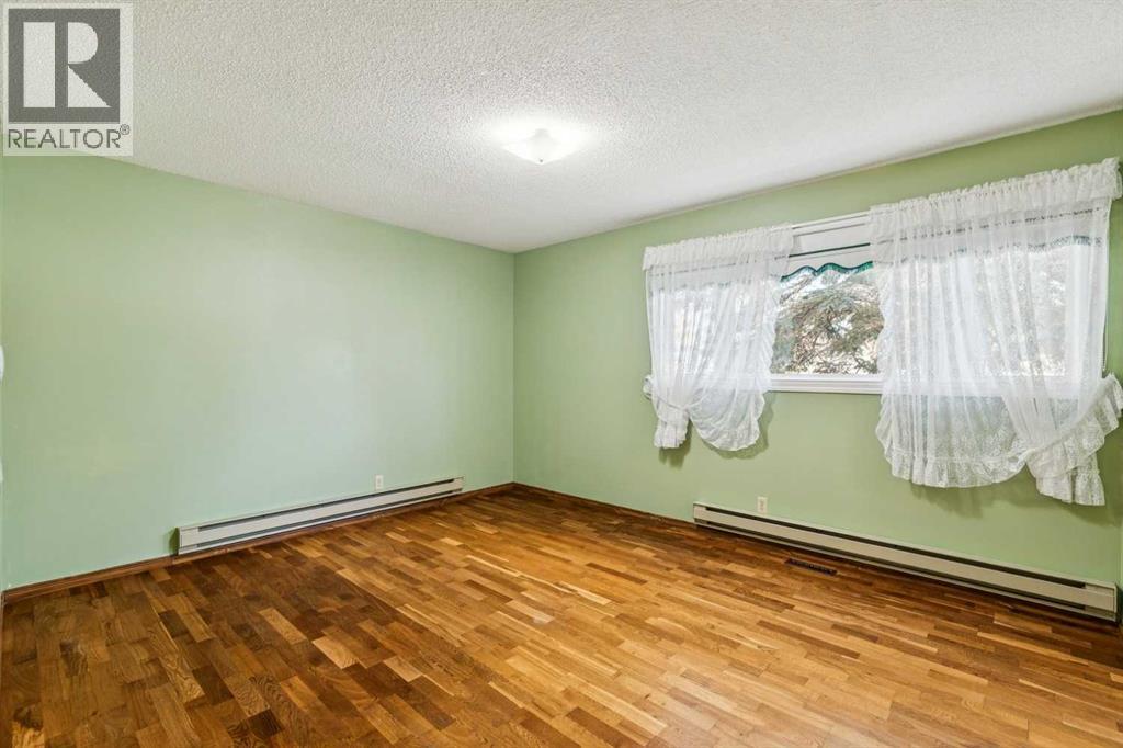 6407 Law Drive Sw, Calgary, Alberta  T3E 6A3 - Photo 11 - A2286432