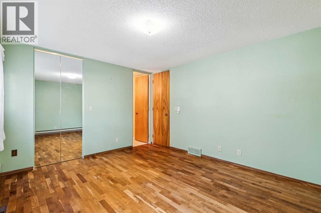 6407 Law Drive Sw, Calgary, Alberta  T3E 6A3 - Photo 12 - A2286432