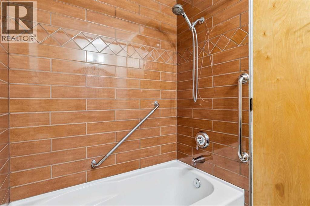 6407 Law Drive Sw, Calgary, Alberta  T3E 6A3 - Photo 17 - A2286432