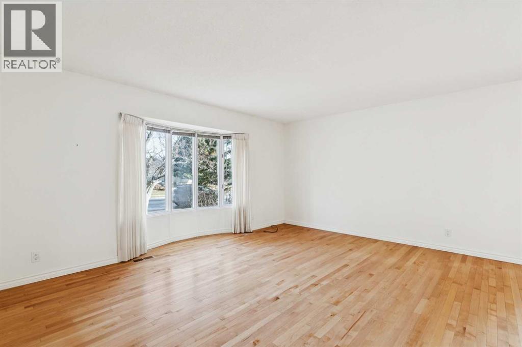 6407 Law Drive Sw, Calgary, Alberta  T3E 6A3 - Photo 2 - A2286432