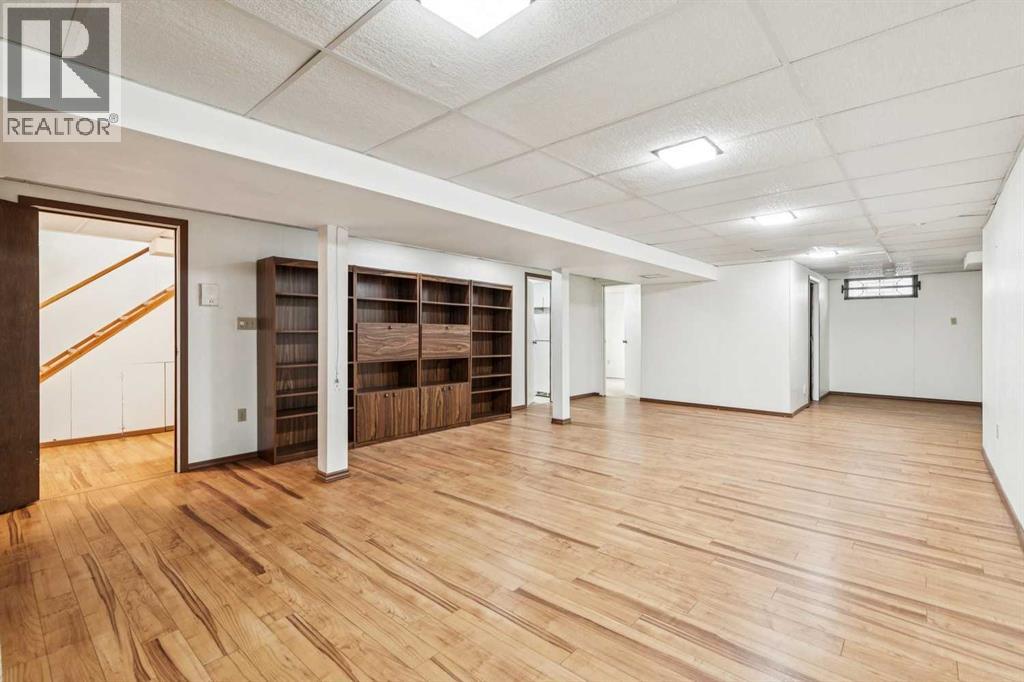 6407 Law Drive Sw, Calgary, Alberta  T3E 6A3 - Photo 23 - A2286432