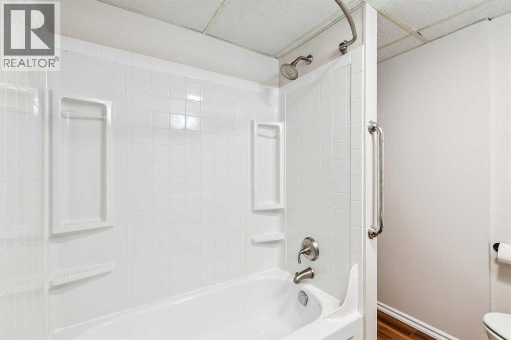 6407 Law Drive Sw, Calgary, Alberta  T3E 6A3 - Photo 27 - A2286432