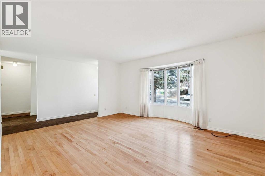 6407 Law Drive Sw, Calgary, Alberta  T3E 6A3 - Photo 4 - A2286432