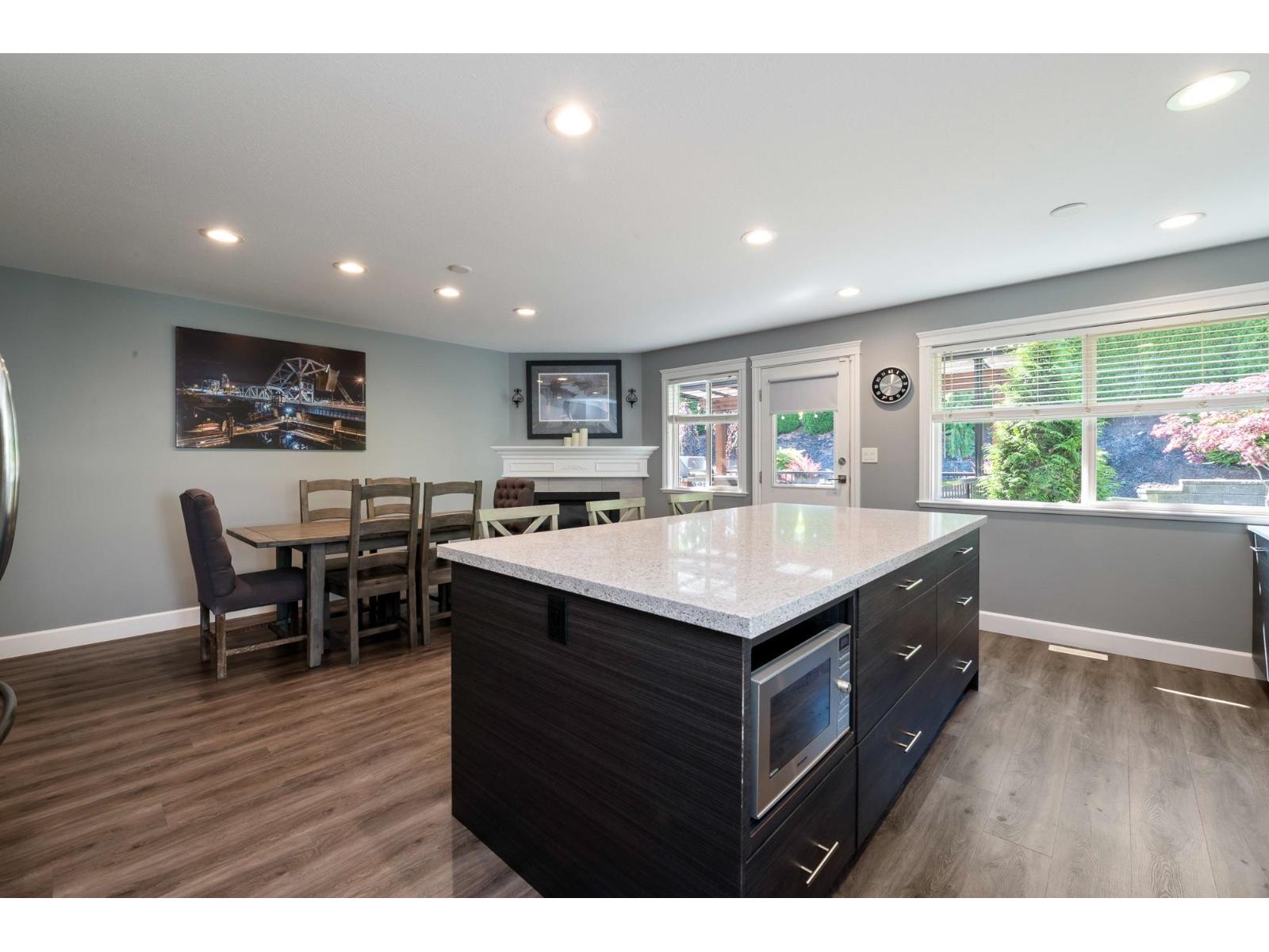 7923 Topper Drive, Mission, British Columbia  V2V 6Z2 - Photo 11 - R3080557