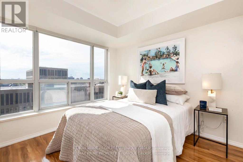 1902 - 909 Bay Street, Toronto, Ontario  M5S 3G2 - Photo 10 - C12789736