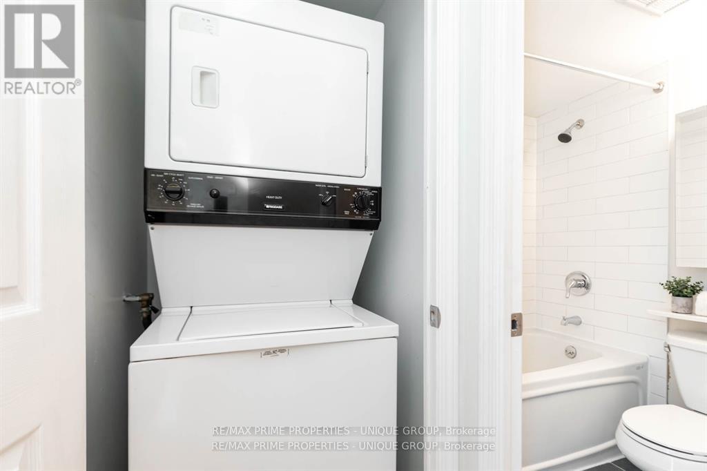 1902 - 909 Bay Street, Toronto, Ontario  M5S 3G2 - Photo 13 - C12789736