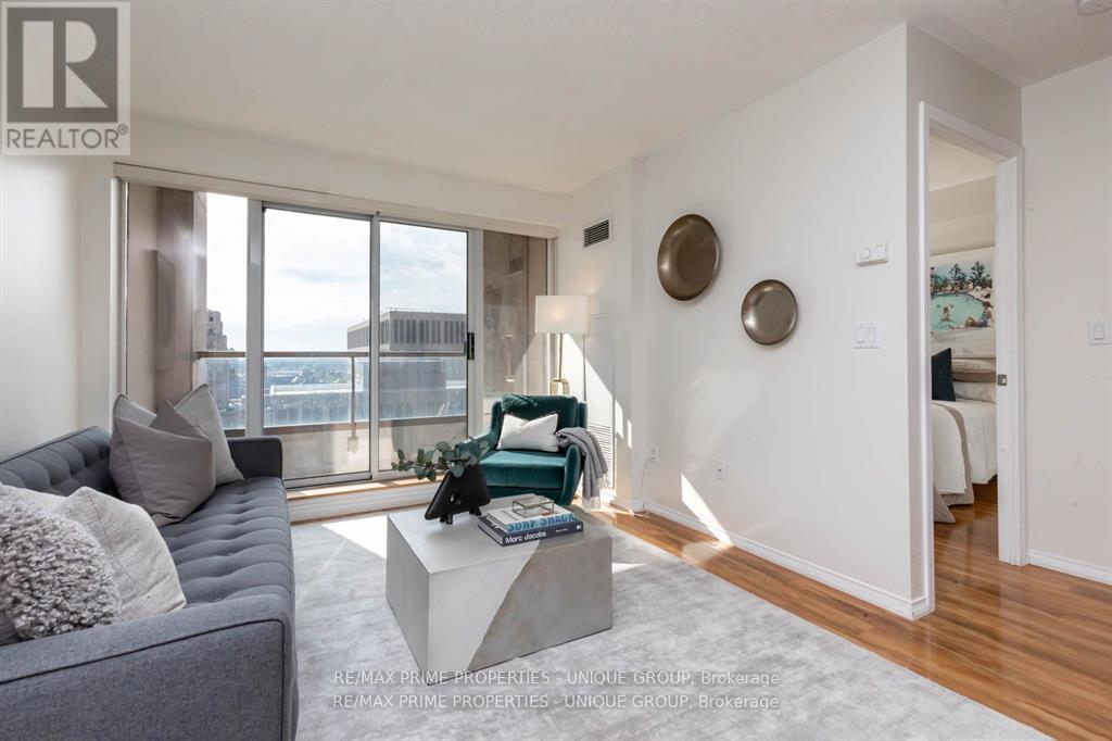 1902 - 909 Bay Street, Toronto, Ontario  M5S 3G2 - Photo 3 - C12789736