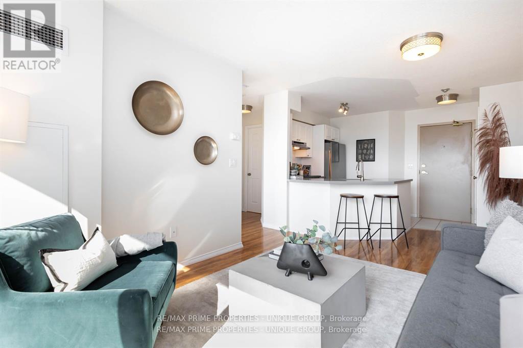 1902 - 909 Bay Street, Toronto, Ontario  M5S 3G2 - Photo 4 - C12789736