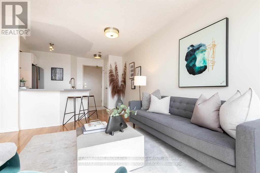 1902 - 909 Bay Street, Toronto, Ontario  M5S 3G2 - Photo 5 - C12789736