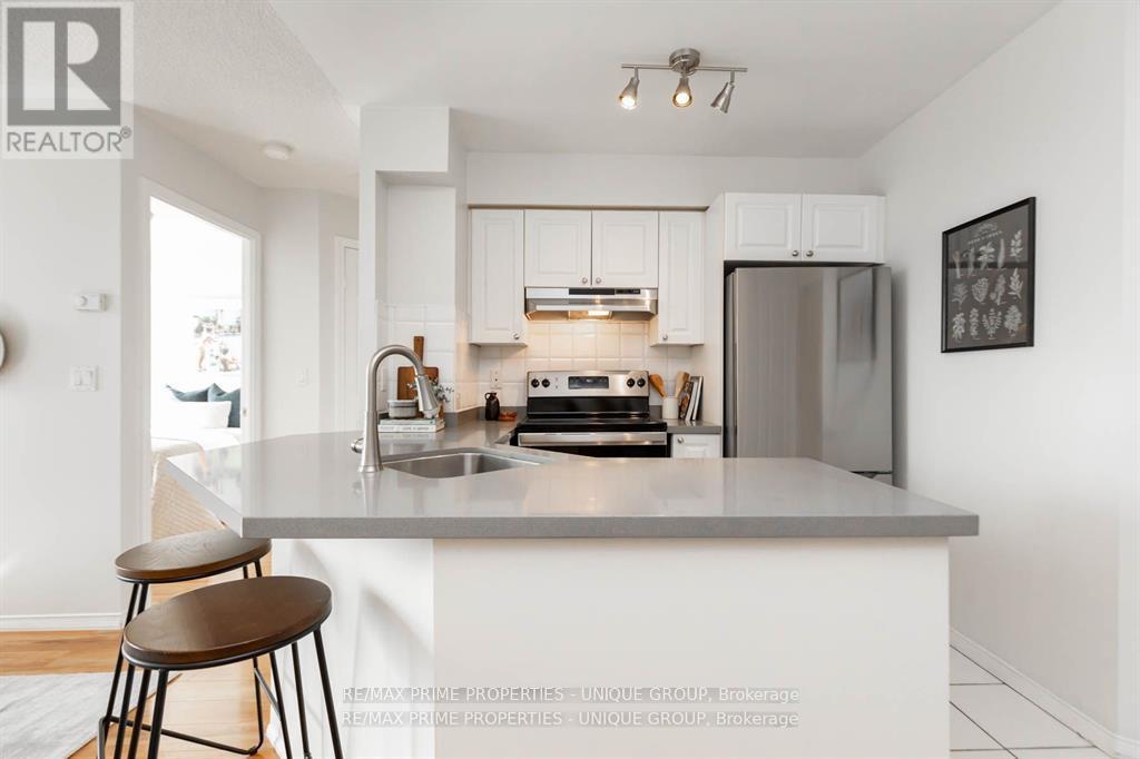 1902 - 909 Bay Street, Toronto, Ontario  M5S 3G2 - Photo 7 - C12789736