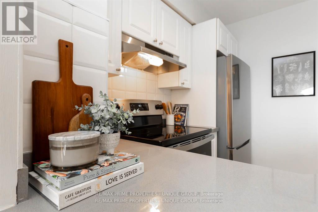 1902 - 909 Bay Street, Toronto, Ontario  M5S 3G2 - Photo 9 - C12789736