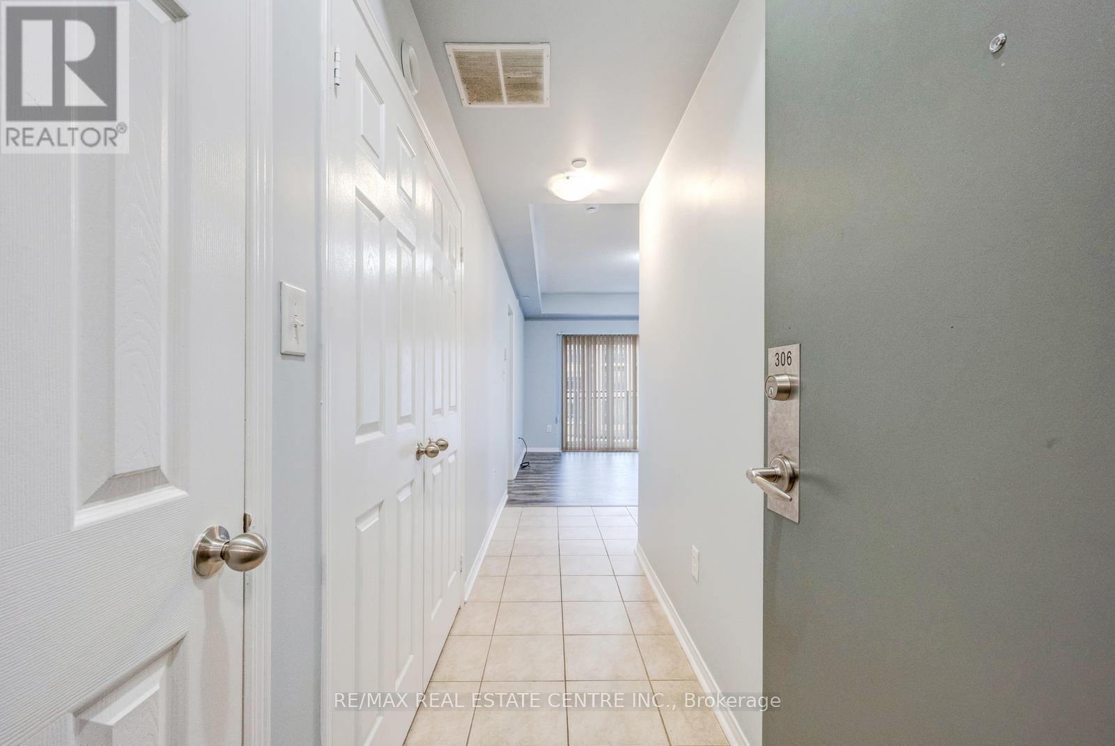 306 - 3055 Thomas Street, Mississauga, Ontario  L5M 0M4 - Photo 4 - W12789728