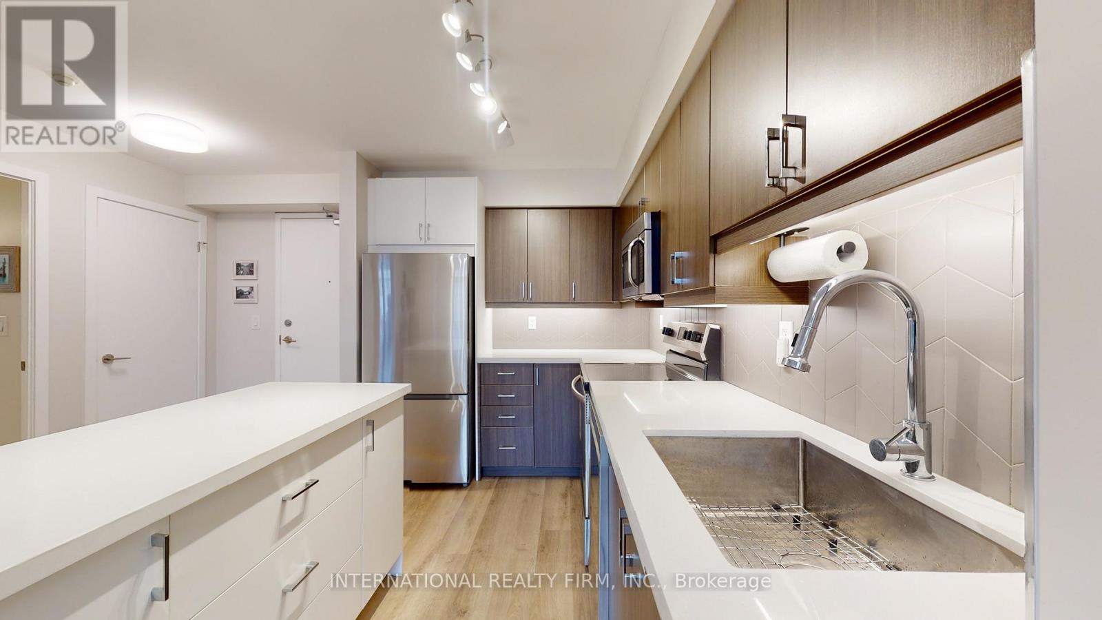 322 - 812 Lansdowne Avenue, Toronto, Ontario  M6H 4K5 - Photo 4 - W12789732