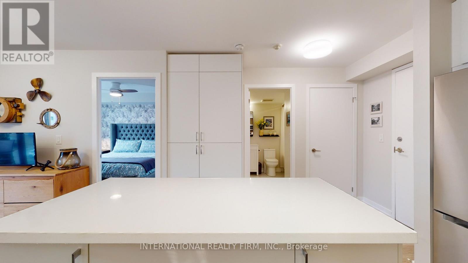 322 - 812 Lansdowne Avenue, Toronto, Ontario  M6H 4K5 - Photo 5 - W12789732