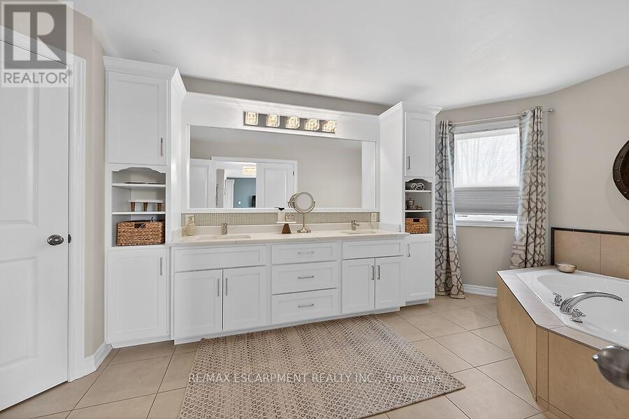 2 Southwood Crescent, Haldimand, Ontario  N3W 0A6 - Photo 25 - X12789730