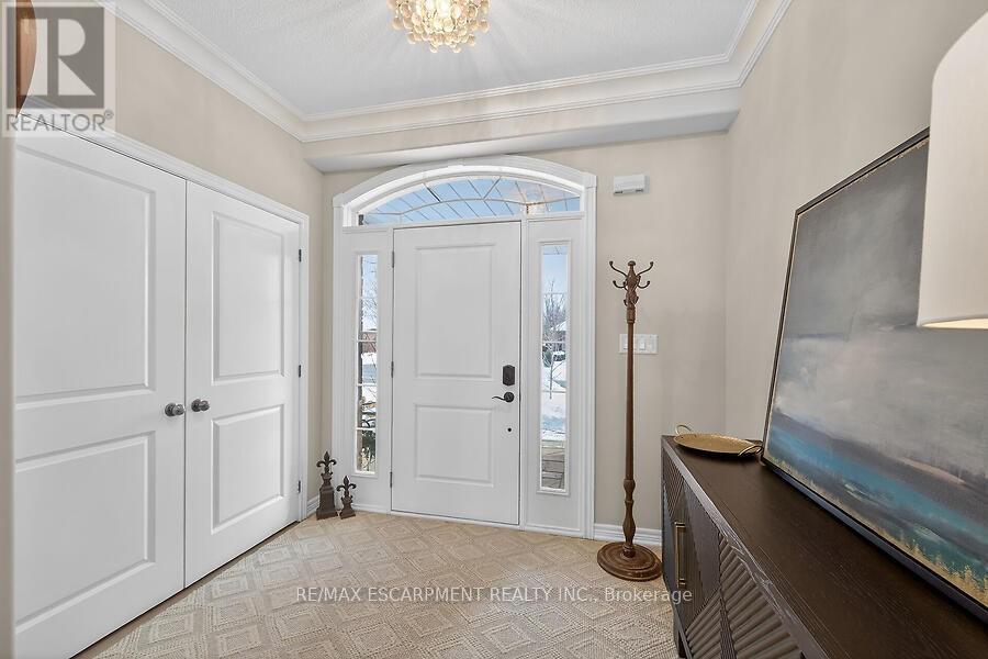 2 Southwood Crescent, Haldimand, Ontario  N3W 0A6 - Photo 4 - X12789730