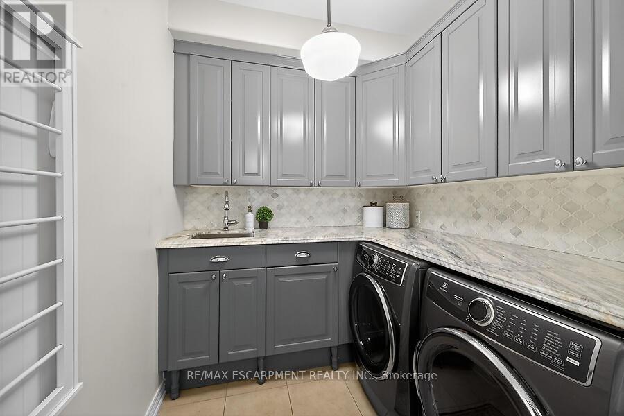 2 Southwood Crescent, Haldimand, Ontario  N3W 0A6 - Photo 7 - X12789730