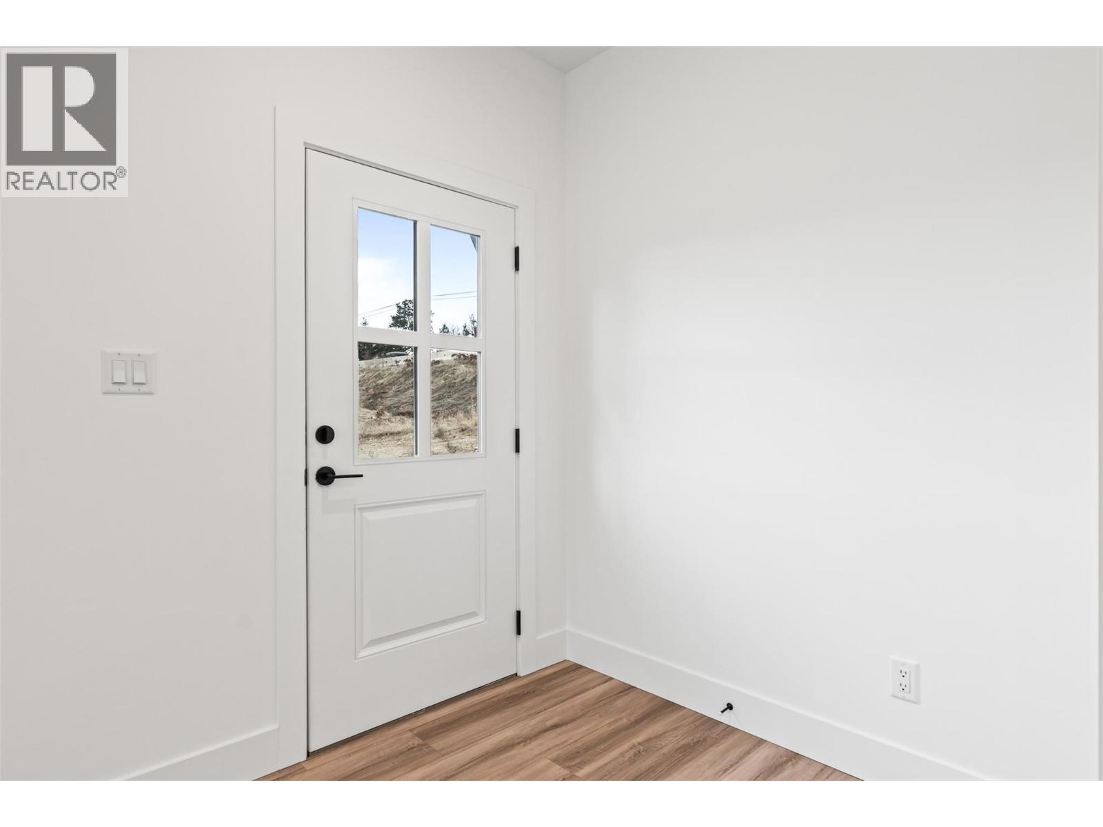 7013 Manning Place, Vernon, British Columbia  V1B 0B6 - Photo 2 - 10376054