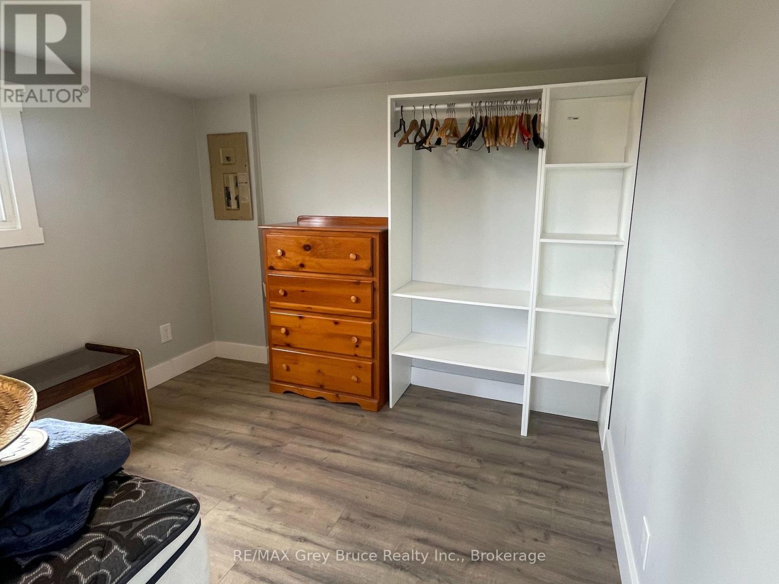 102 Grace St, Georgian Bluffs, Ontario N0H 2N0 - Photo 11 - X12789752