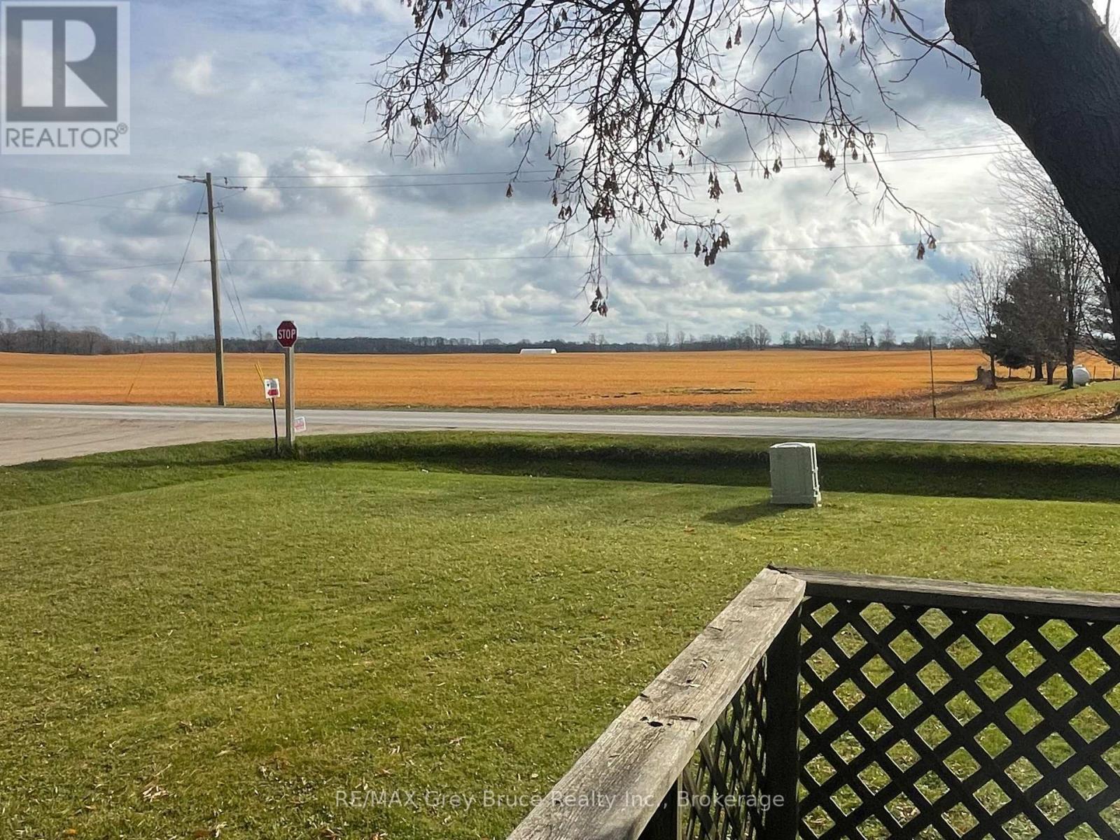 102 Grace St, Georgian Bluffs, Ontario N0H 2N0 - Photo 14 - X12789752