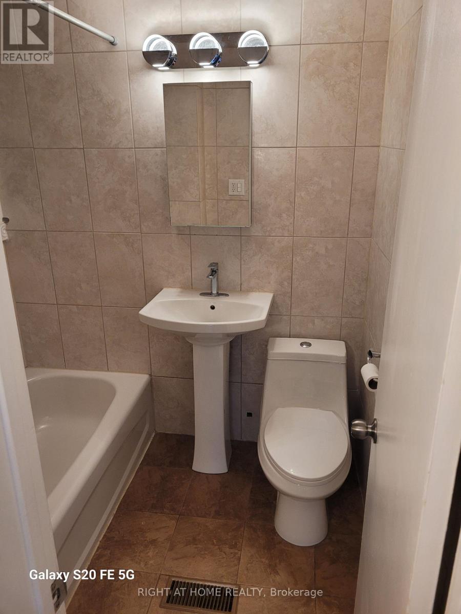 2nd Floor Front - 302 Glenlake Avenue, Toronto, Ontario  M6P 1G3 - Photo 13 - W12789776