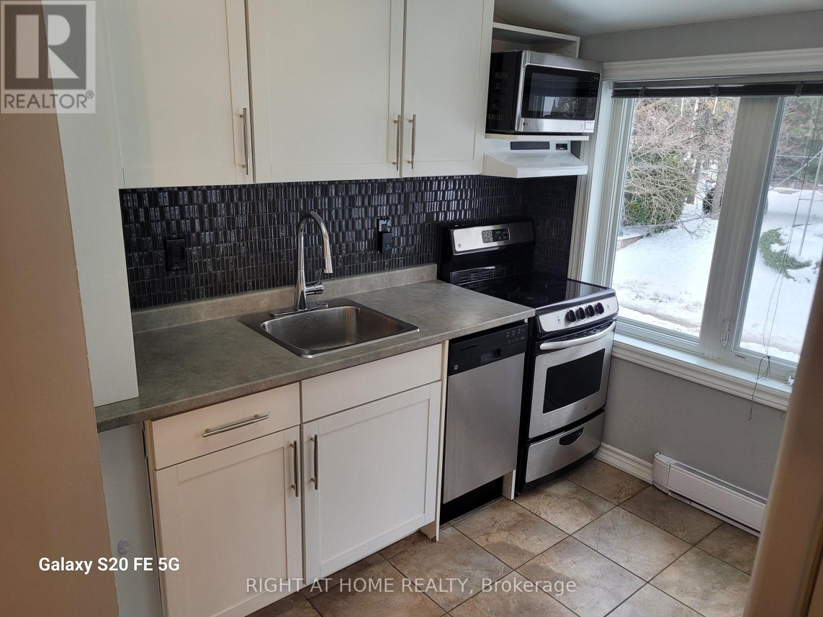 2nd Floor Front - 302 Glenlake Avenue, Toronto, Ontario  M6P 1G3 - Photo 6 - W12789776