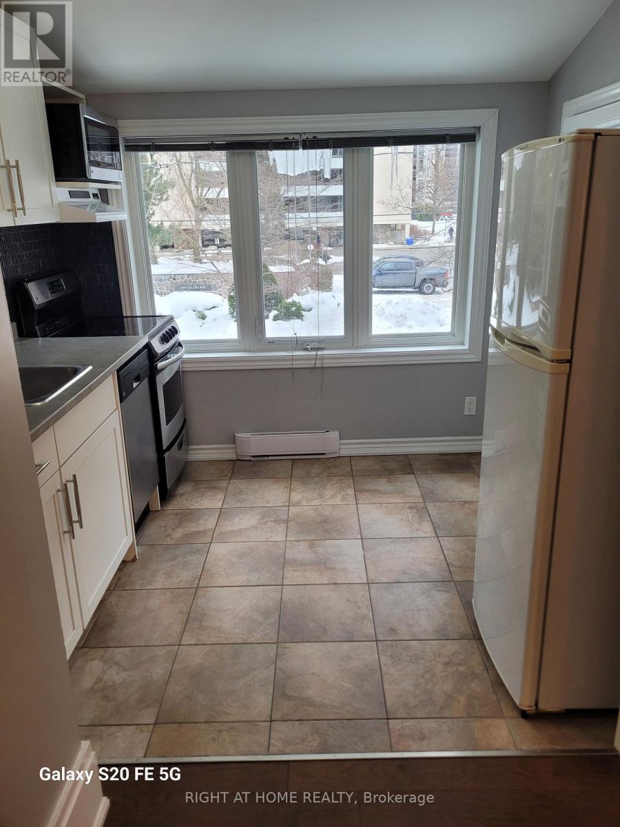 2nd Floor Front - 302 Glenlake Avenue, Toronto, Ontario  M6P 1G3 - Photo 7 - W12789776