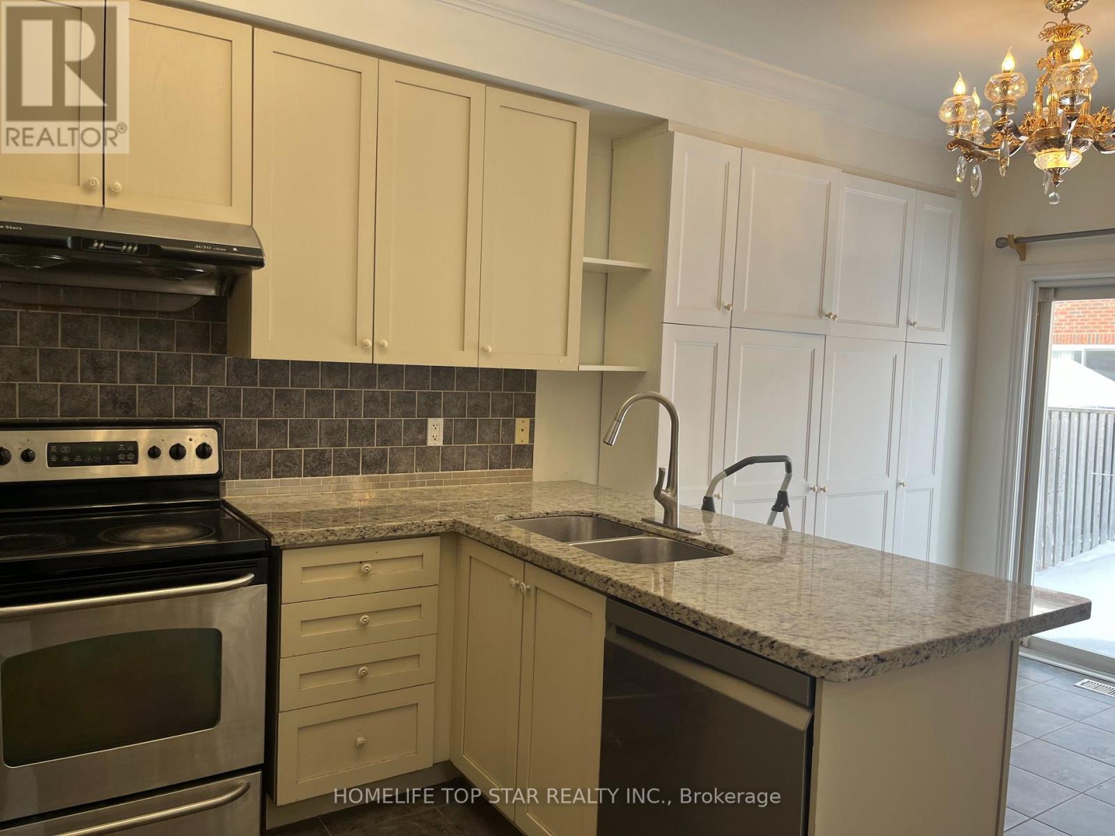 6 Maybole Road, Markham (Greensborough), Ontario  L6E 1Y7 - Photo 4 - N12779636