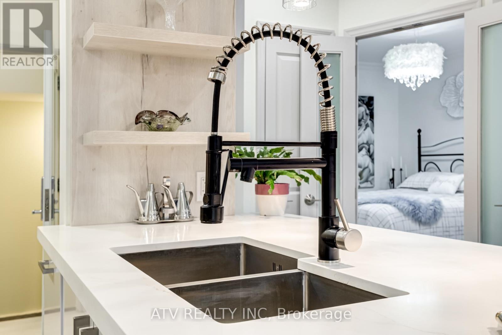 19 Albani Street, Toronto, Ontario  M8V 1X3 - Photo 8 - W12789748