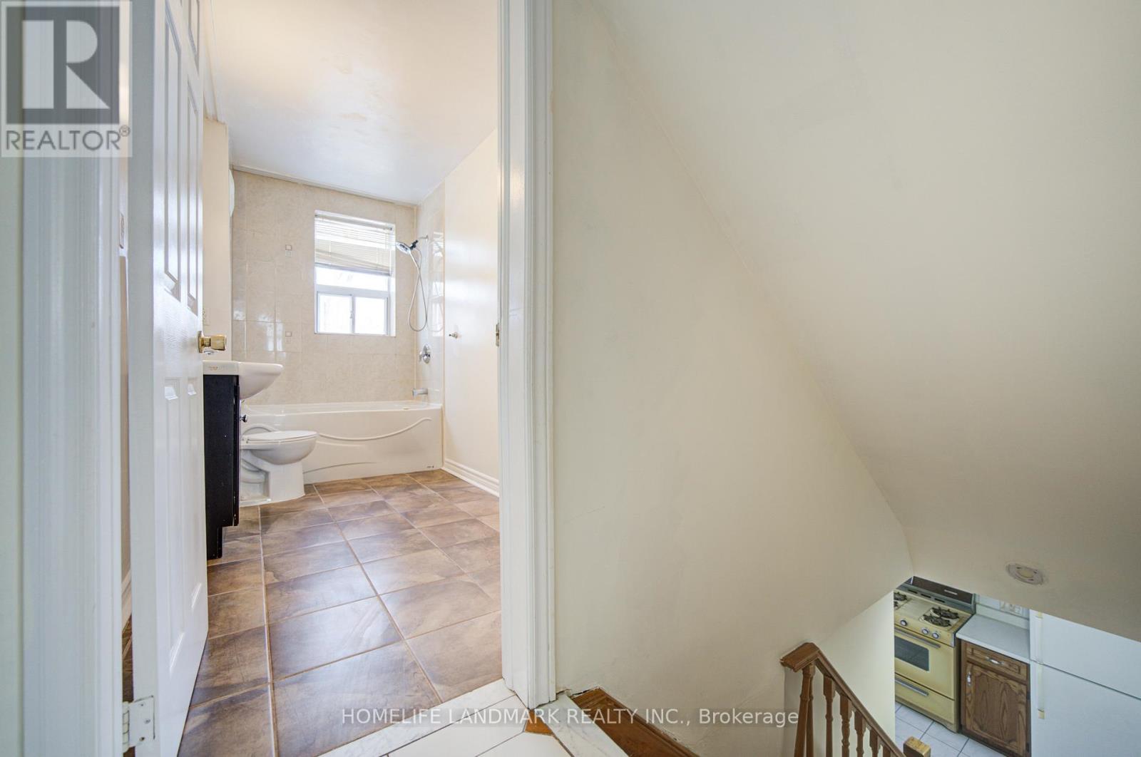 880 Shaw Street, Toronto, Ontario  M6G 3M2 - Photo 19 - W12789756