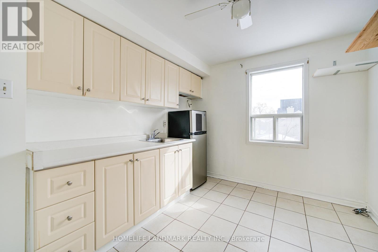 880 Shaw Street, Toronto, Ontario  M6G 3M2 - Photo 22 - W12789756