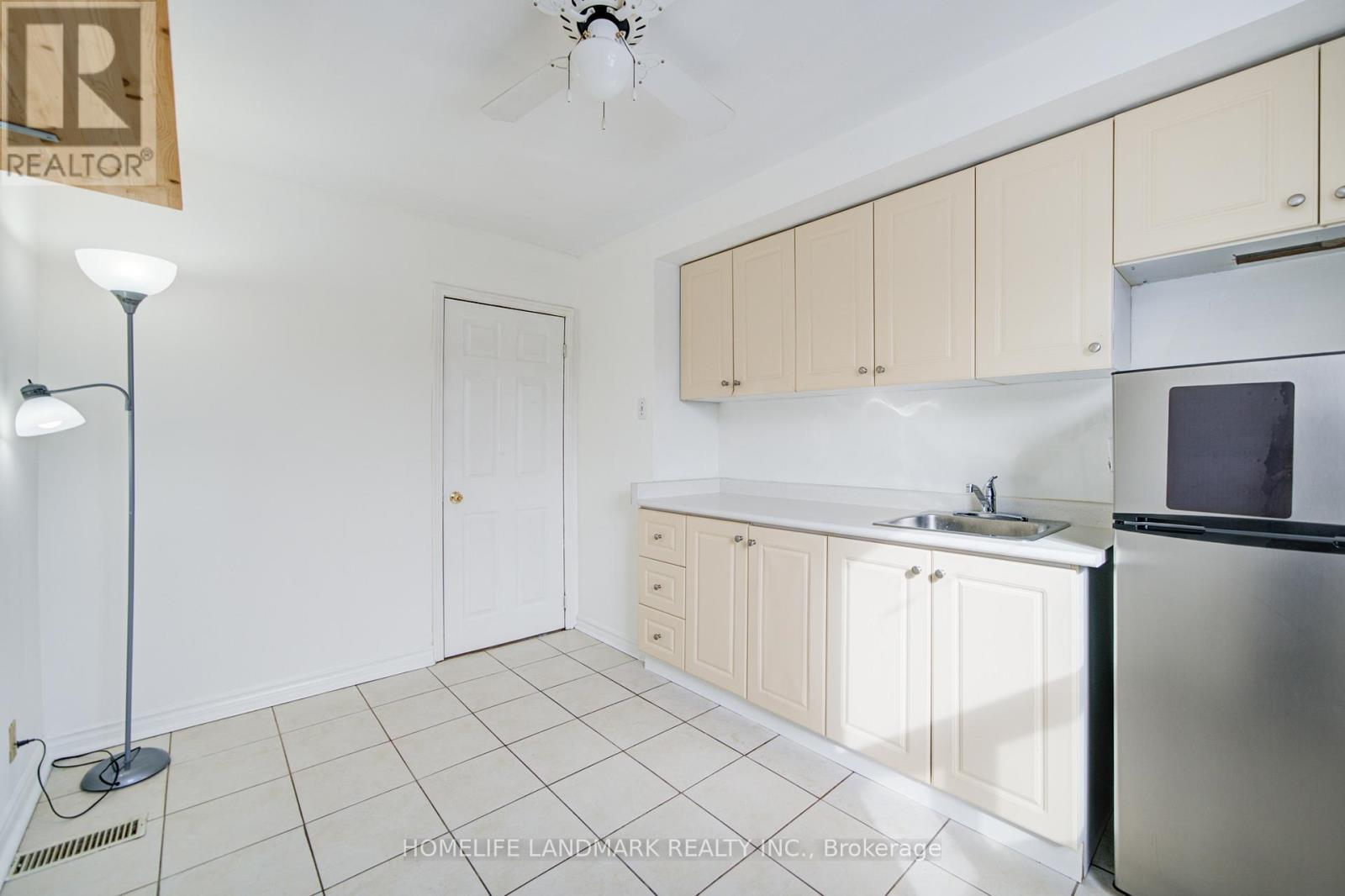 880 Shaw Street, Toronto, Ontario  M6G 3M2 - Photo 24 - W12789756