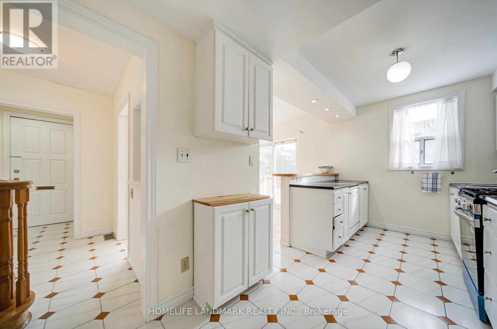 880 Shaw Street, Toronto, Ontario  M6G 3M2 - Photo 41 - W12789756