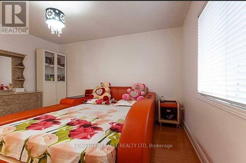 45 Newark Way, Brampton, Ontario  L7A 2W8 - Photo 10 - W12789766