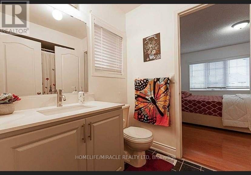 45 Newark Way, Brampton, Ontario  L7A 2W8 - Photo 11 - W12789766