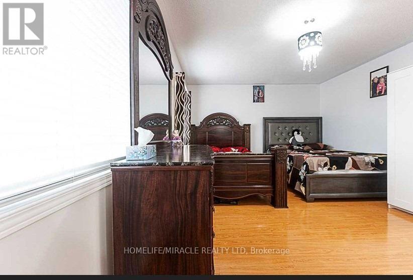 45 Newark Way, Brampton, Ontario  L7A 2W8 - Photo 17 - W12789766