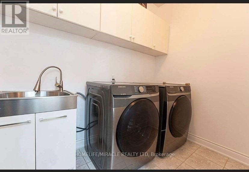 45 Newark Way, Brampton, Ontario  L7A 2W8 - Photo 9 - W12789766