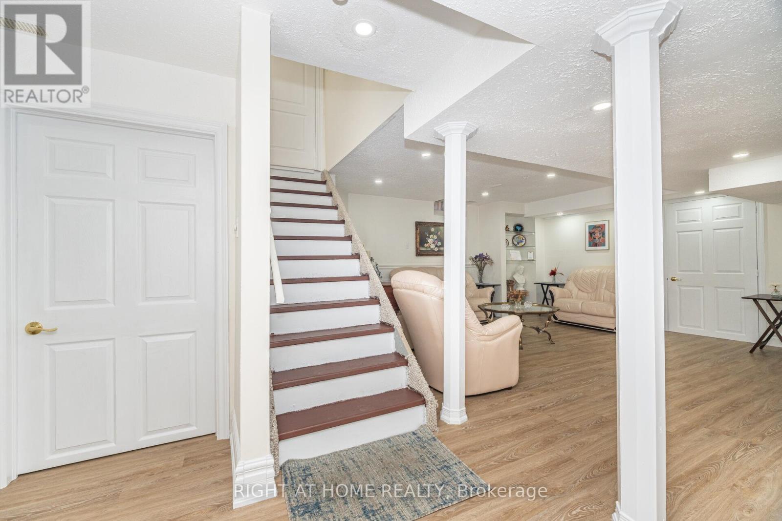 2 Melrose Gardens, Brampton, Ontario  L7A 1J7 - Photo 34 - W12789770