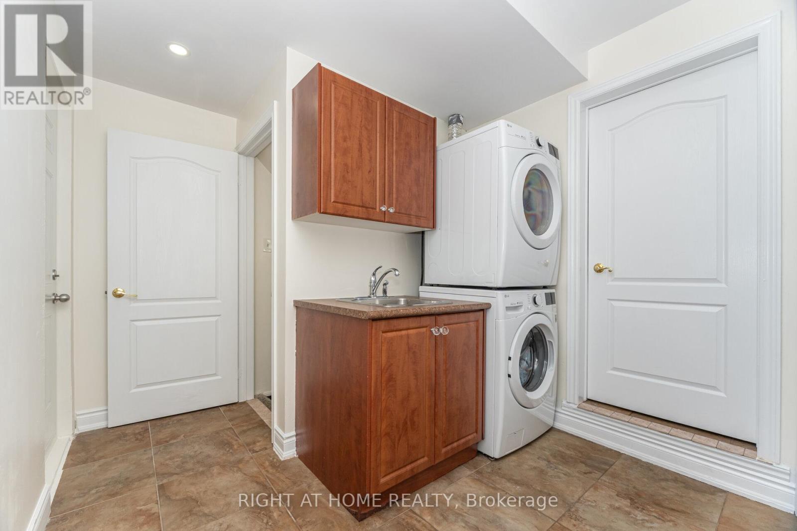 2 Melrose Gardens, Brampton, Ontario  L7A 1J7 - Photo 35 - W12789770