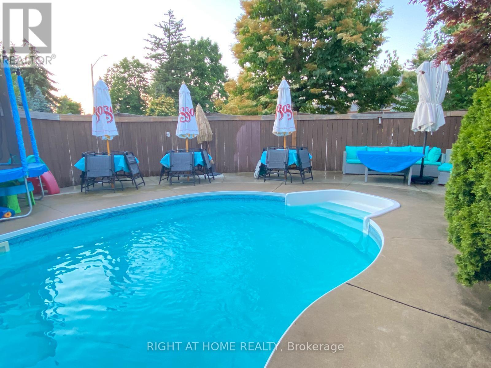 2 Melrose Gardens, Brampton, Ontario  L7A 1J7 - Photo 49 - W12789770