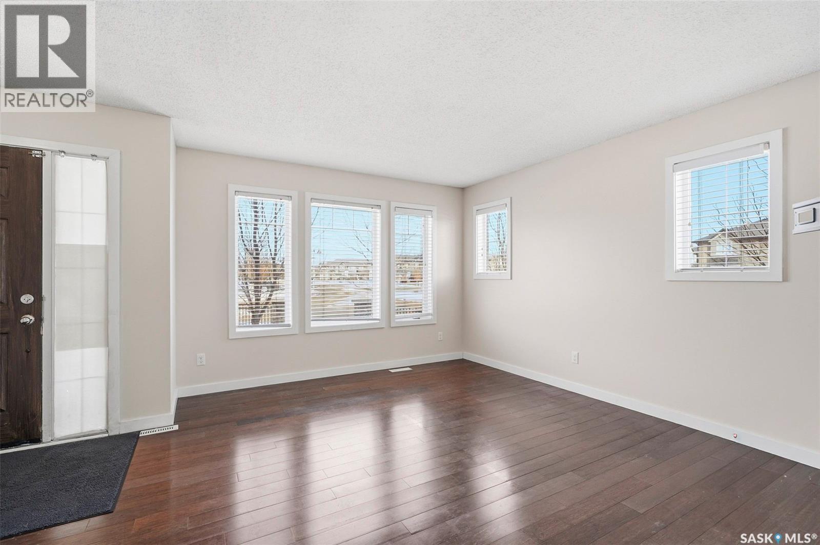 241 245 Ashworth Crescent, Saskatoon, Saskatchewan  S7T 0P2 - Photo 4 - SK028590