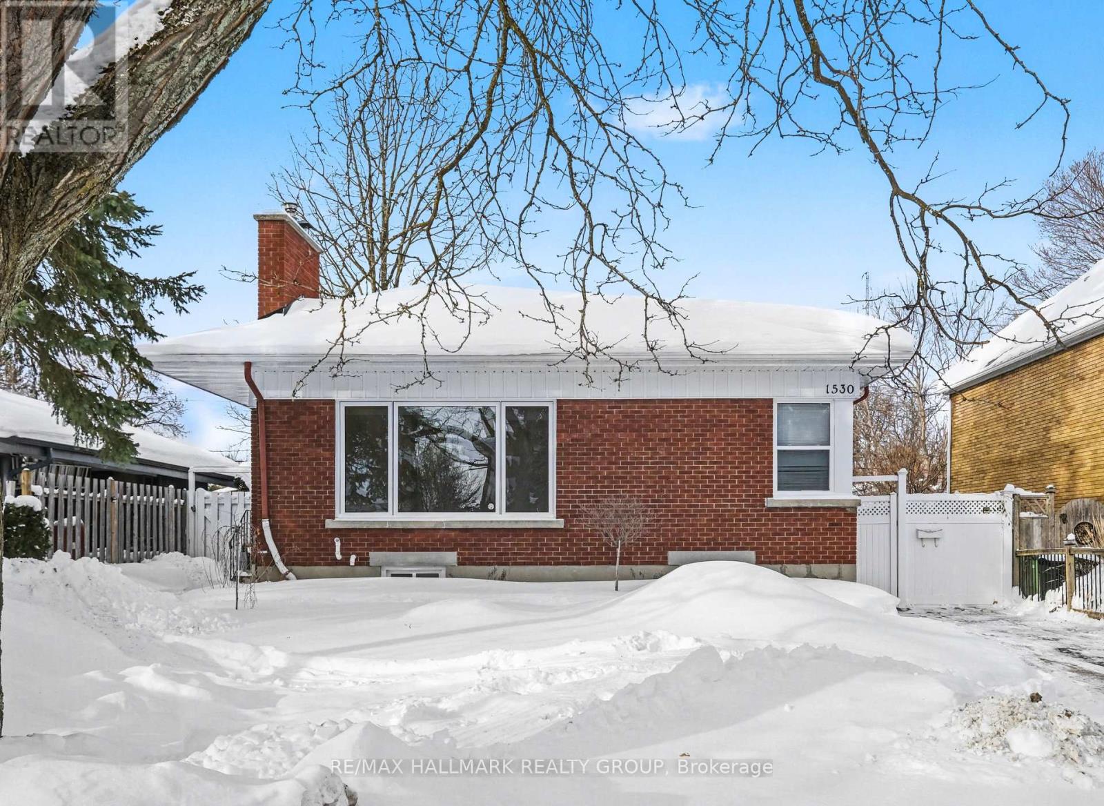 1530 Weyburn Street, Ottawa, Ontario  K1G 0Y5 - Photo 1 - X12789820