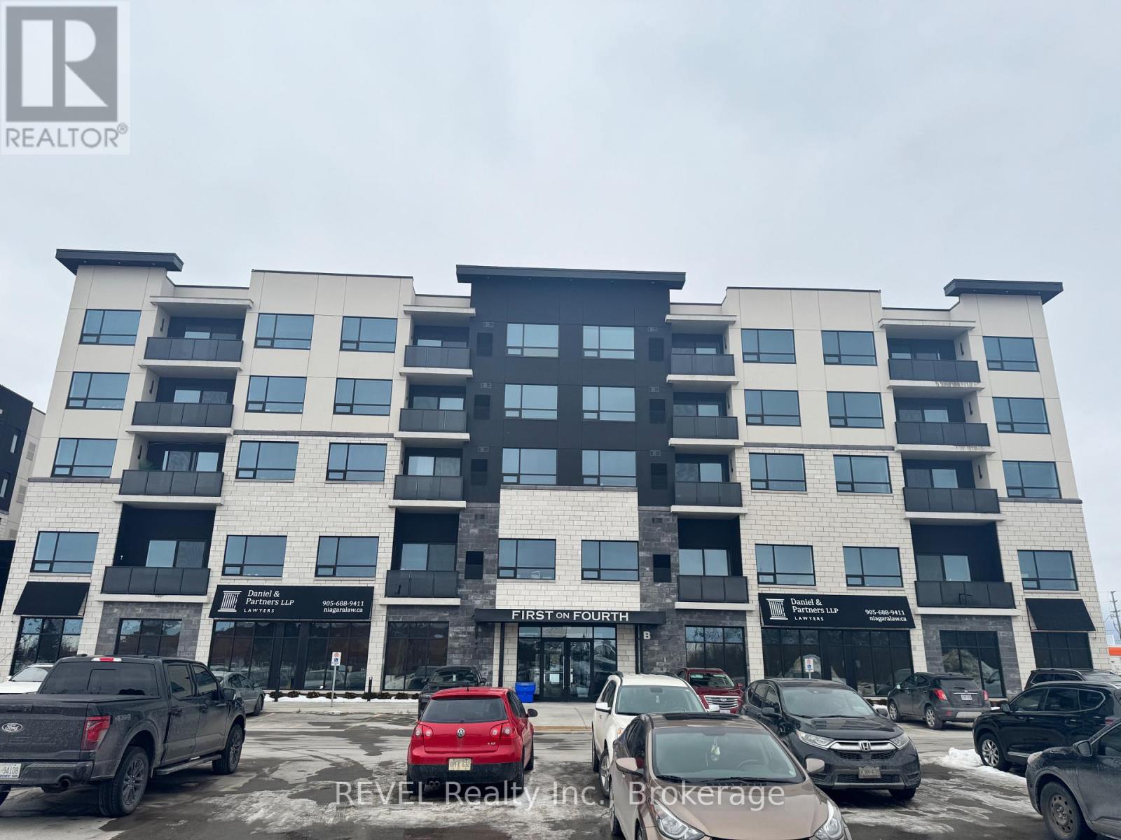 210 - 300b Fourth Avenue, St. Catharines, Ontario L2S 0E6 - Photo 1 - X12789800